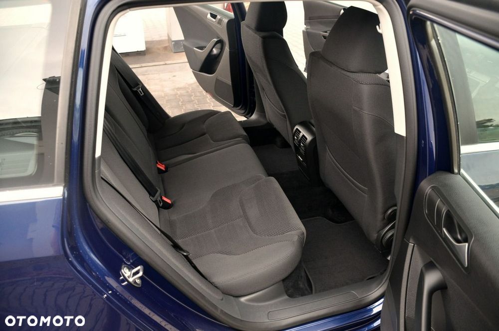 Volkswagen Passat - 15