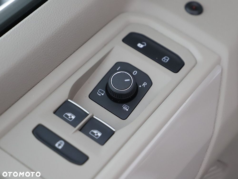 Volkswagen Multivan - 21