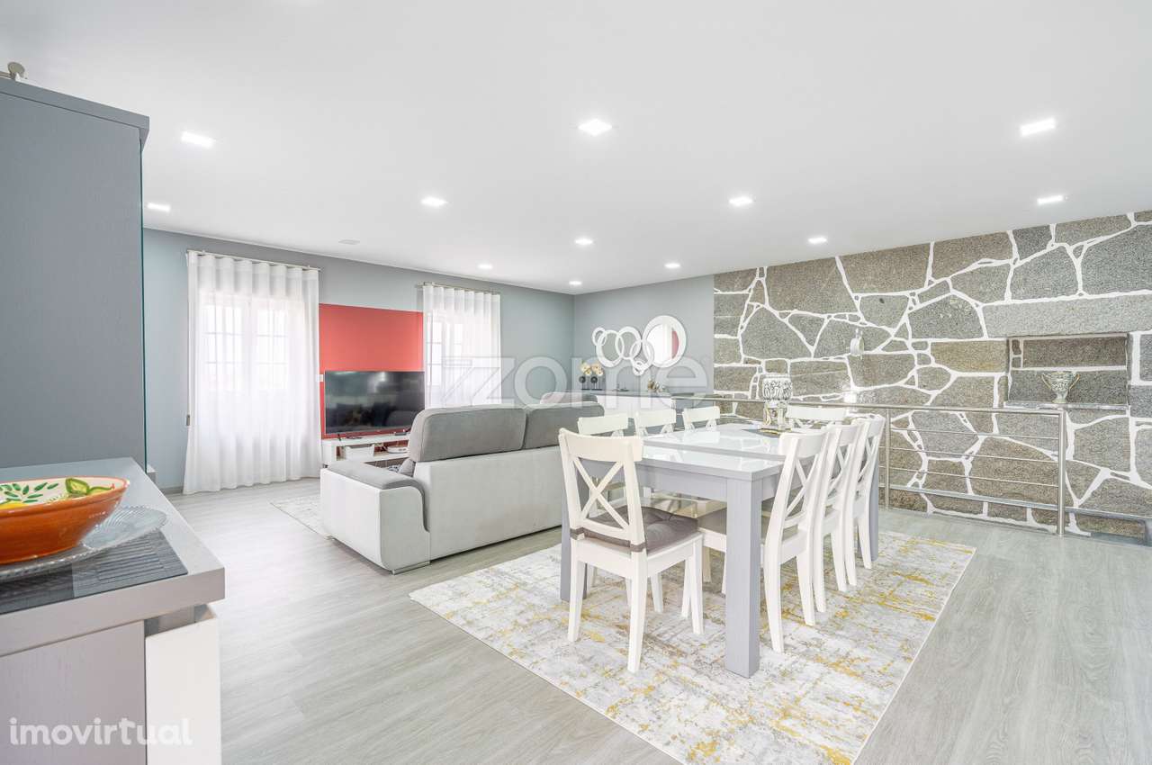 Moradia em Pedra Renovada com charme único - Grande imagem: 3/44