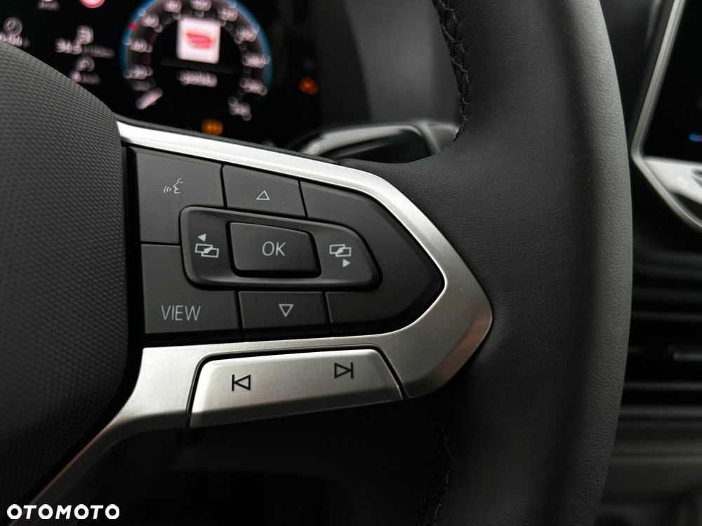 Volkswagen Crafter Crafter 35 Skrzyniowy z podwójną kabiną silnik: 2,0 l EU6 SCR 177 KM / skrzynia biegów: 4MOTION automatyczna 8-biegowa rozstaw osi: 3640 mm - 21