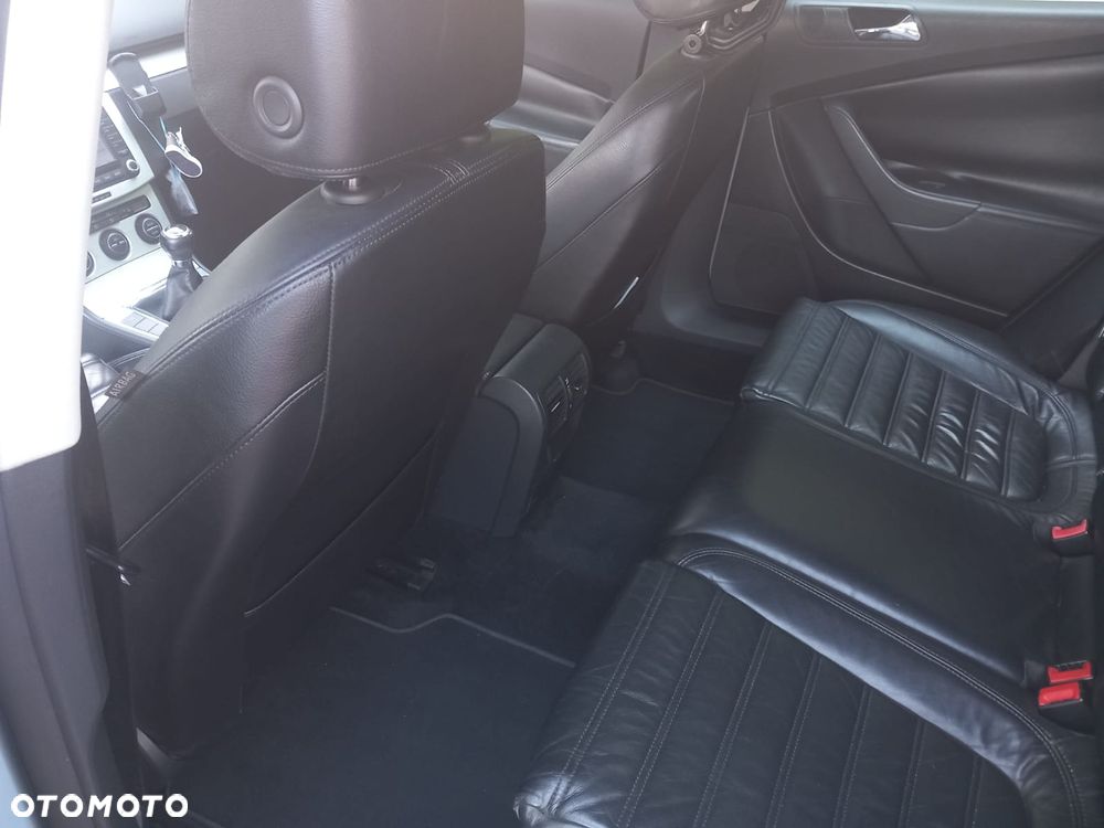 Volkswagen Passat 2.0 TDI DPF Highline - 4