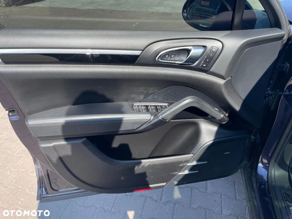 Porsche Cayenne Platinum Edition - 15