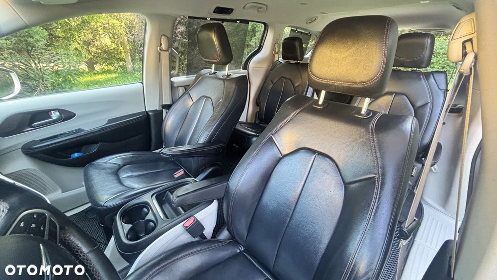 Chrysler Pacifica - 12