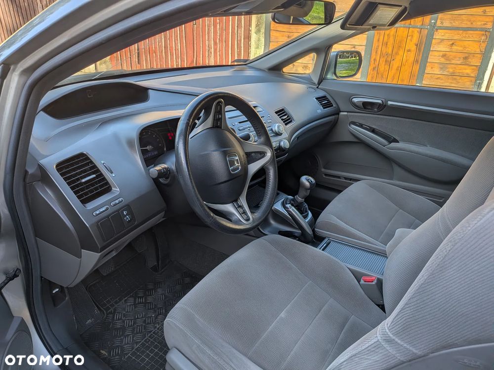 Honda Civic 1.8 Executive - 3