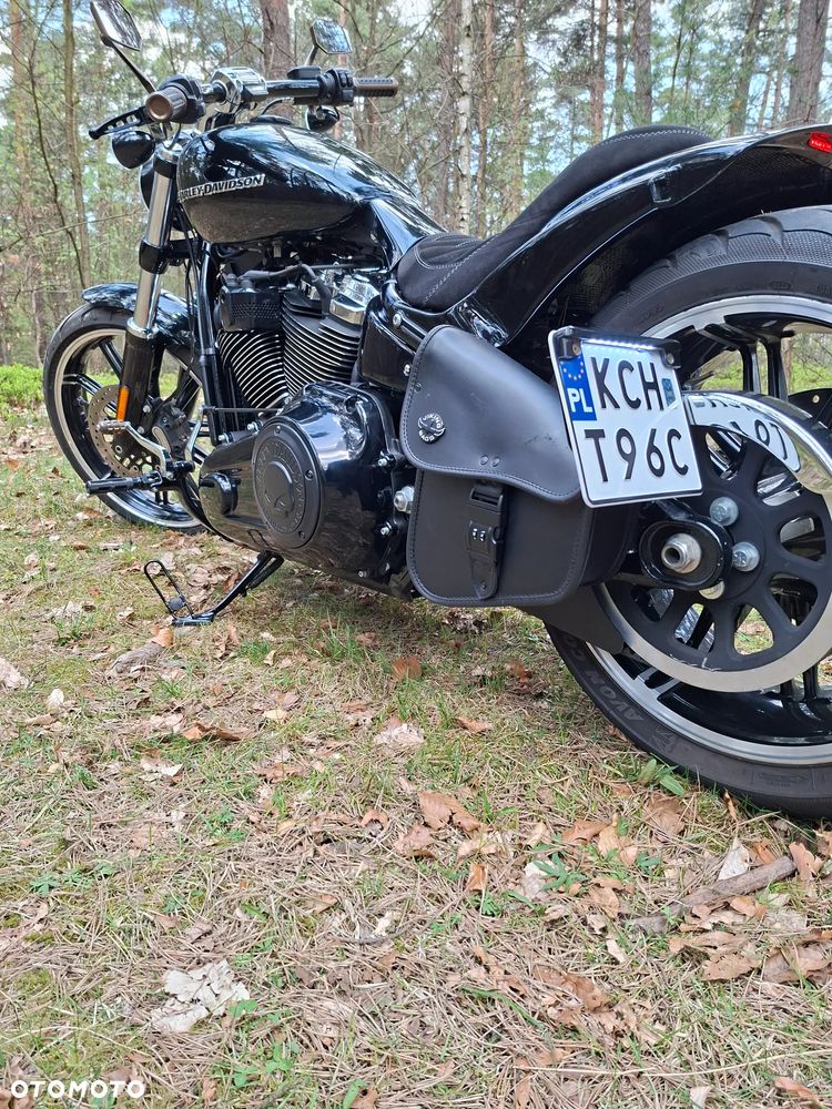 Harley-Davidson Softail Breakout - 18
