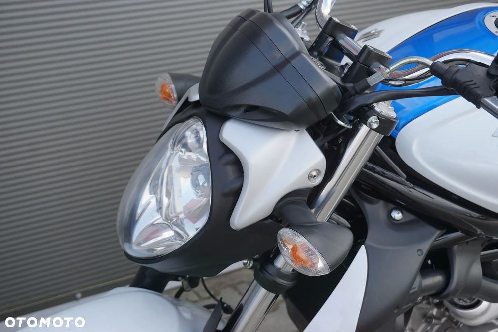 Suzuki Gladius - 17