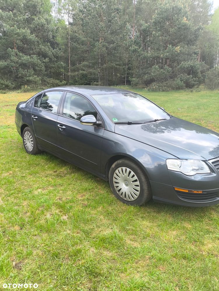 Volkswagen Passat 1.6 TDI DPF BlueMotion Technology Comfortline - 2