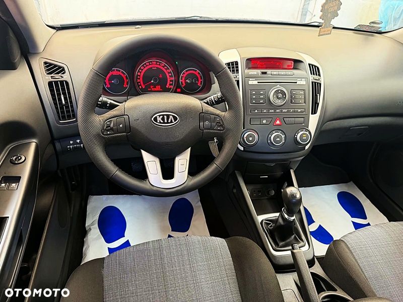 Kia Ceed - 11