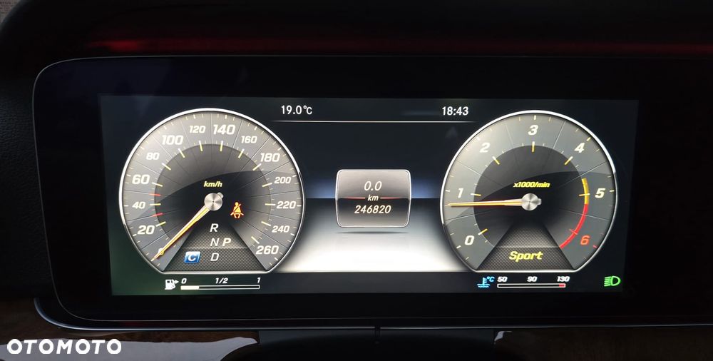 Mercedes-Benz Klasa E 220 d 9G-TRONIC - 12