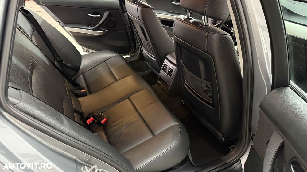 BMW Seria 3 320i Touring Aut. - 20