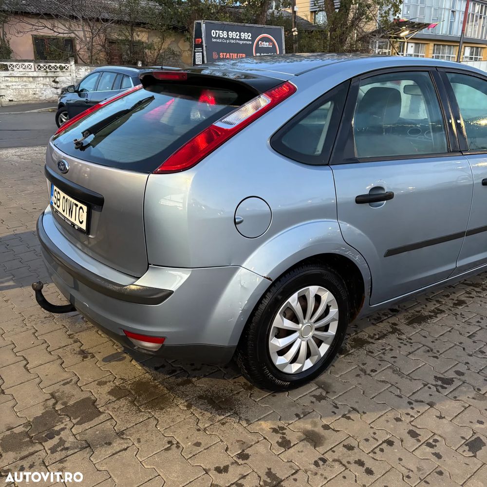 Ford Focus 1.6i 16V - 24