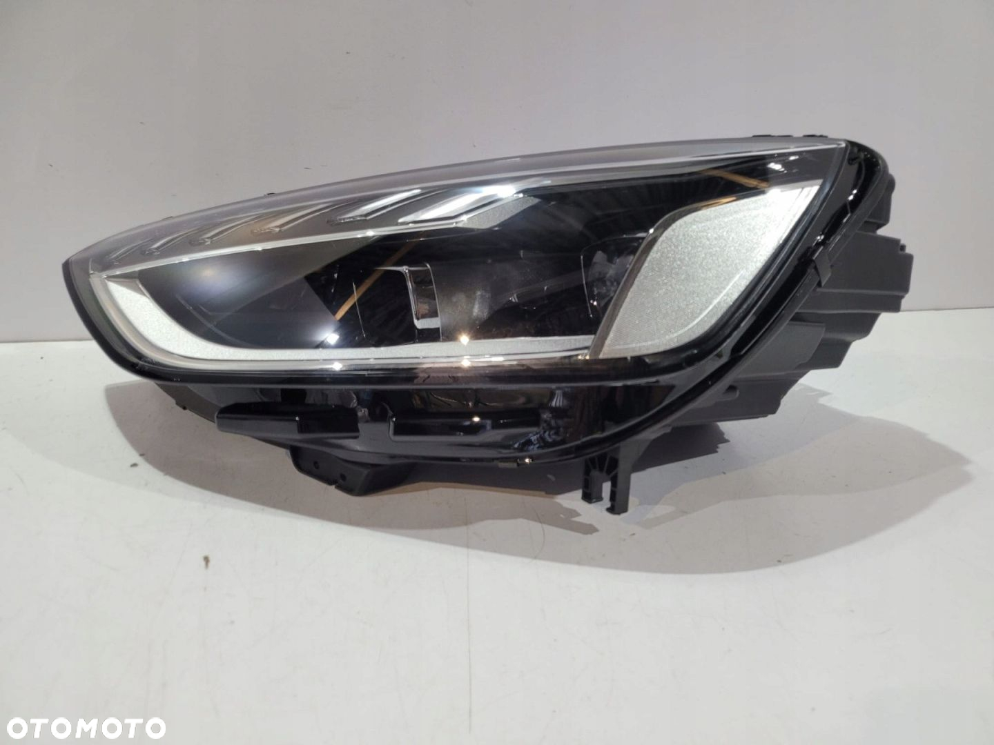 Audi A4 B9 Lift Lampa przednia MATRIX Lewa- 12864 - 3