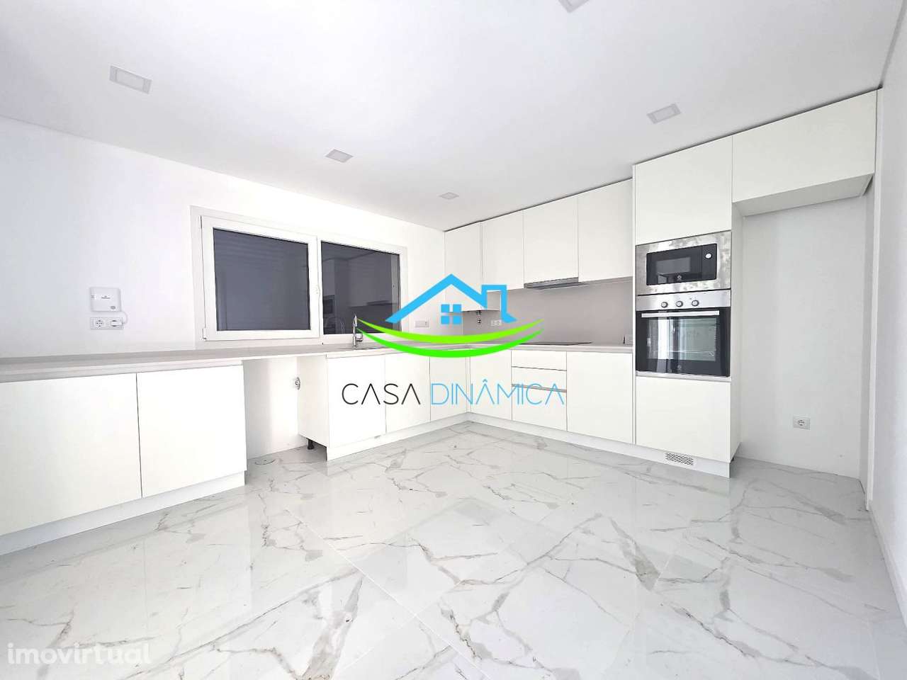 Moradia T3 Nova com Garagem e Terreno em Arazede, Montemor-o-Velho - Grande imagem: 2/31