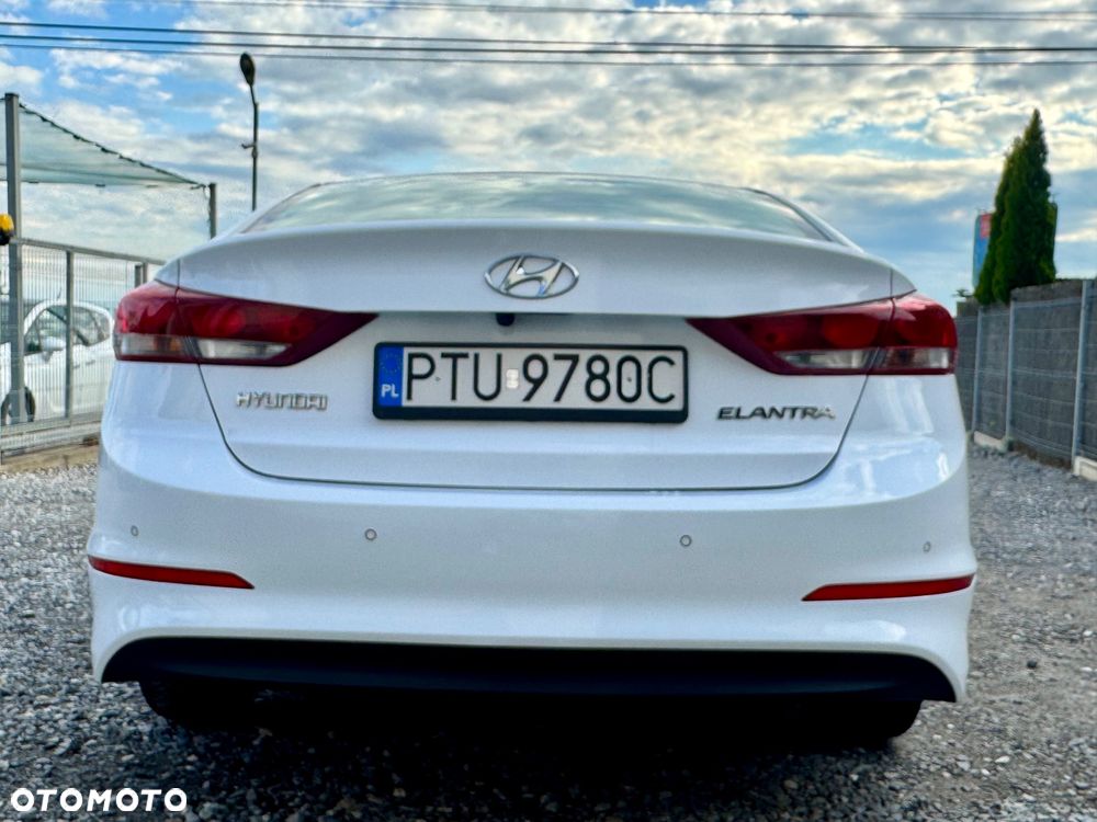 Hyundai Elantra 1.6 Style - 4