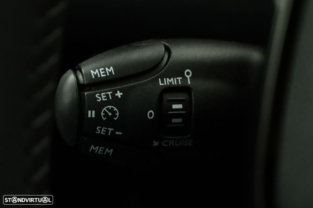 Peugeot 2008 1.2 PureTech Allure - 18