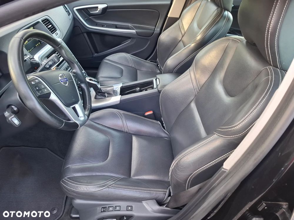 Volvo V60 D6 AWD Plug-in Hybrid Summum - 22