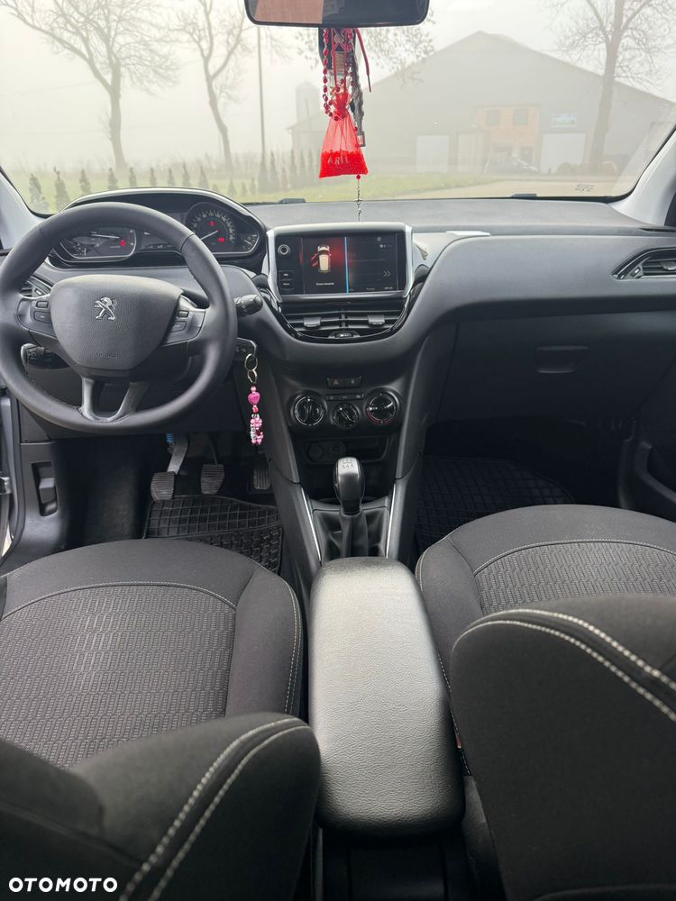 Peugeot 208 - 10