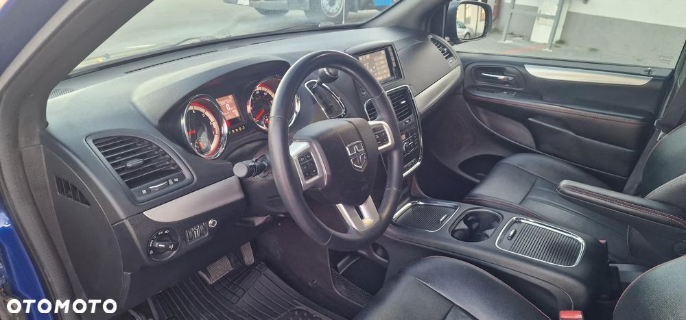 Dodge Grand Caravan - 12