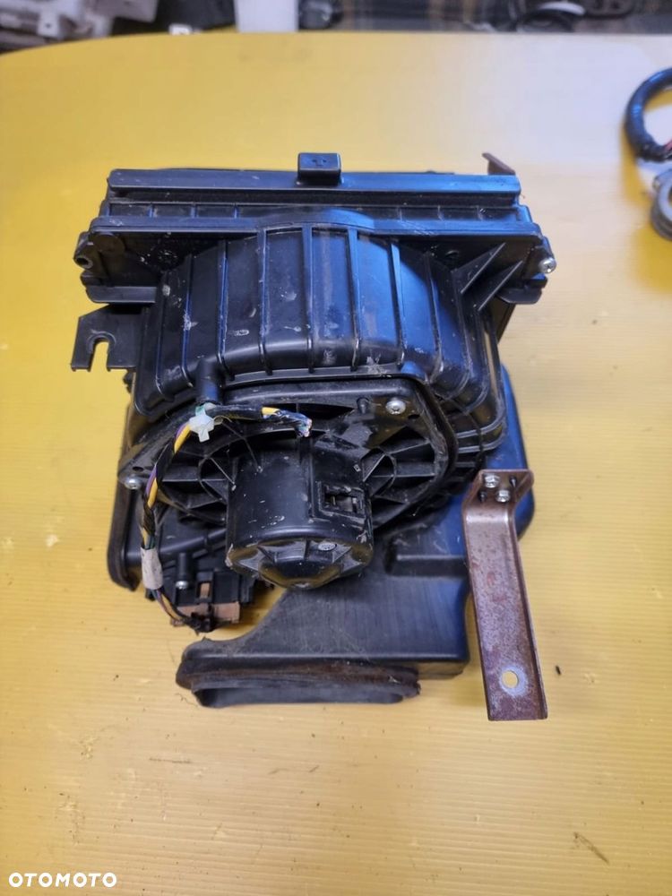 Obudowa filtra powietrza Maxity Cabstar 07-22r - 3