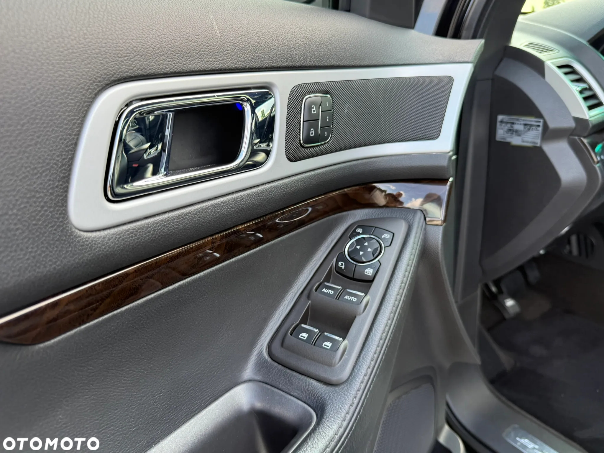 Ford Explorer - 17
