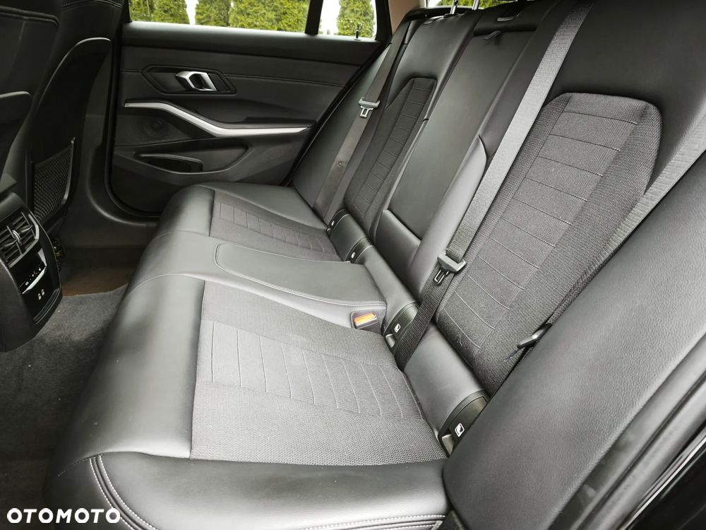 BMW Seria 3 330e Luxury Line - 16