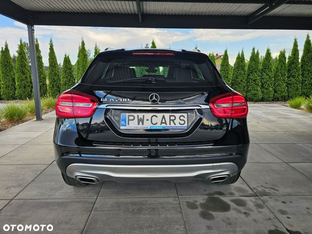 Mercedes-Benz GLA - 8