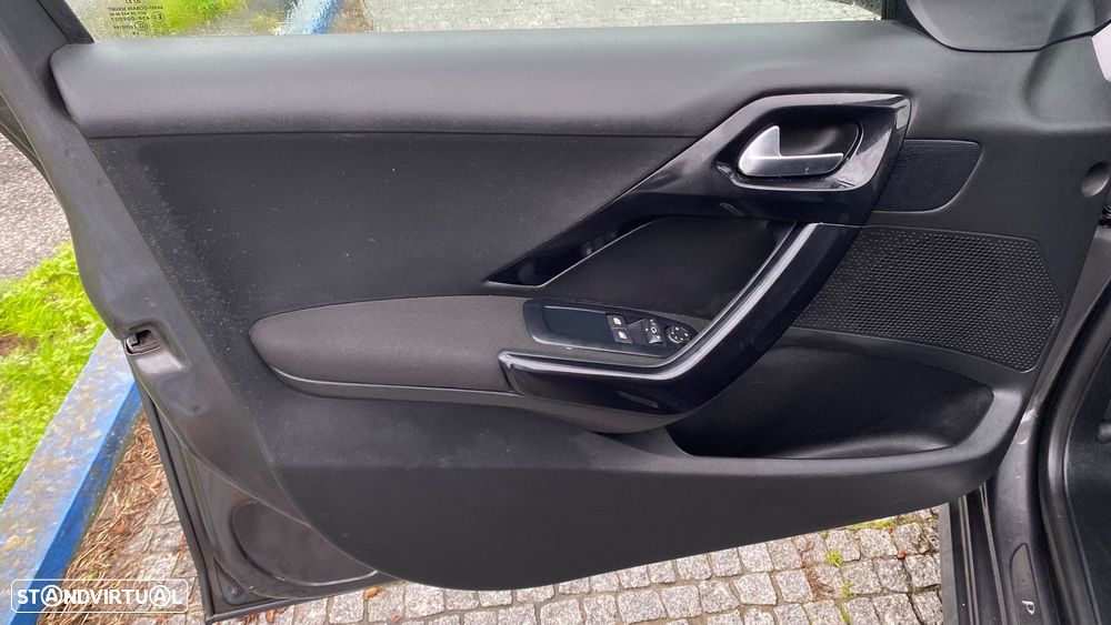 Peugeot 208 1.2 PureTech Signature - 16