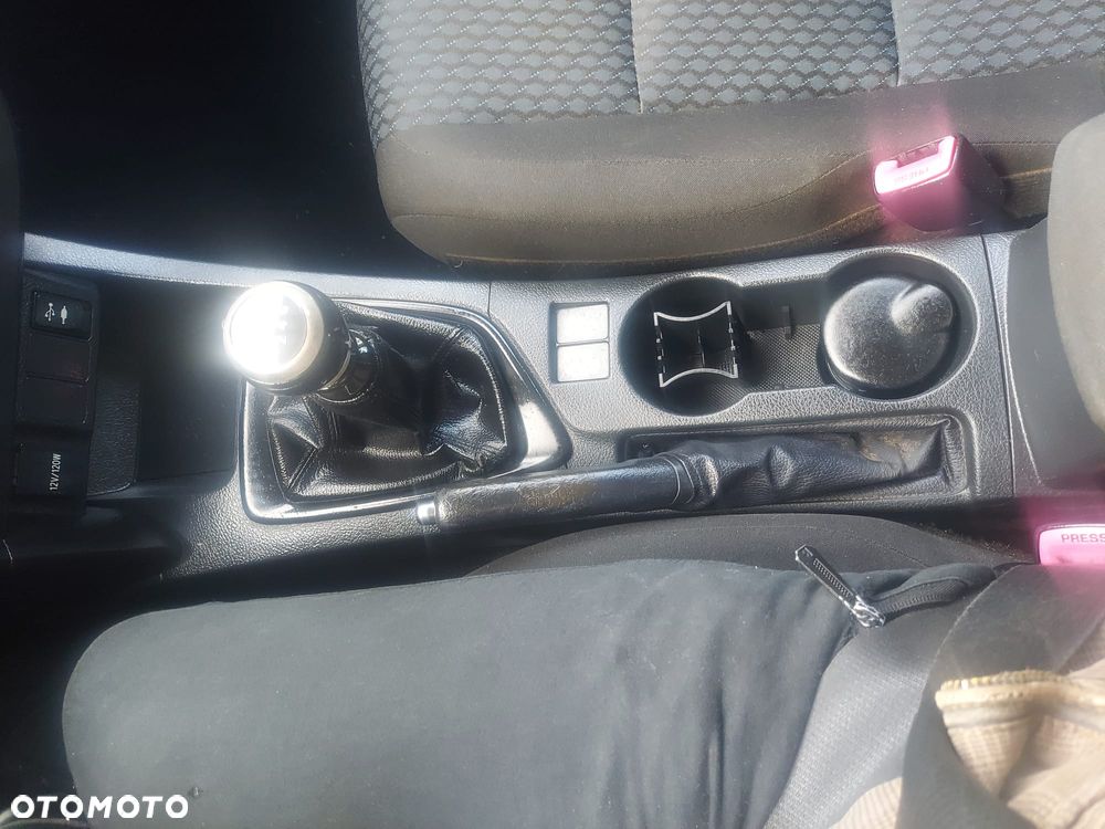 Toyota Auris 1.4 D-4D Design Edition - 28
