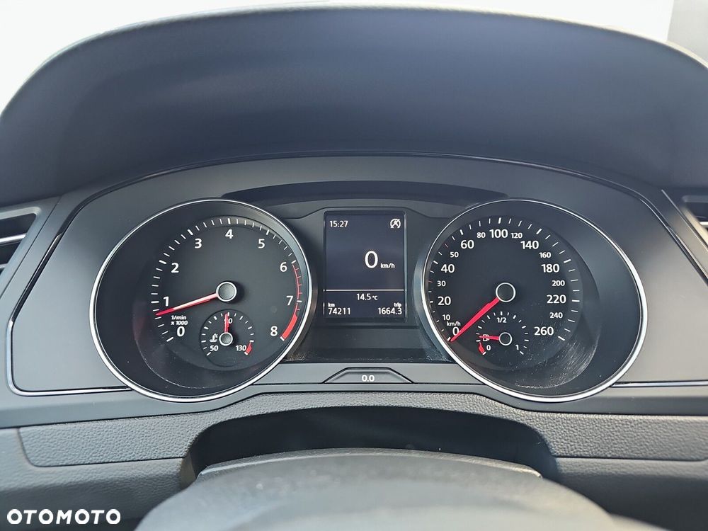 Volkswagen Passat - 19
