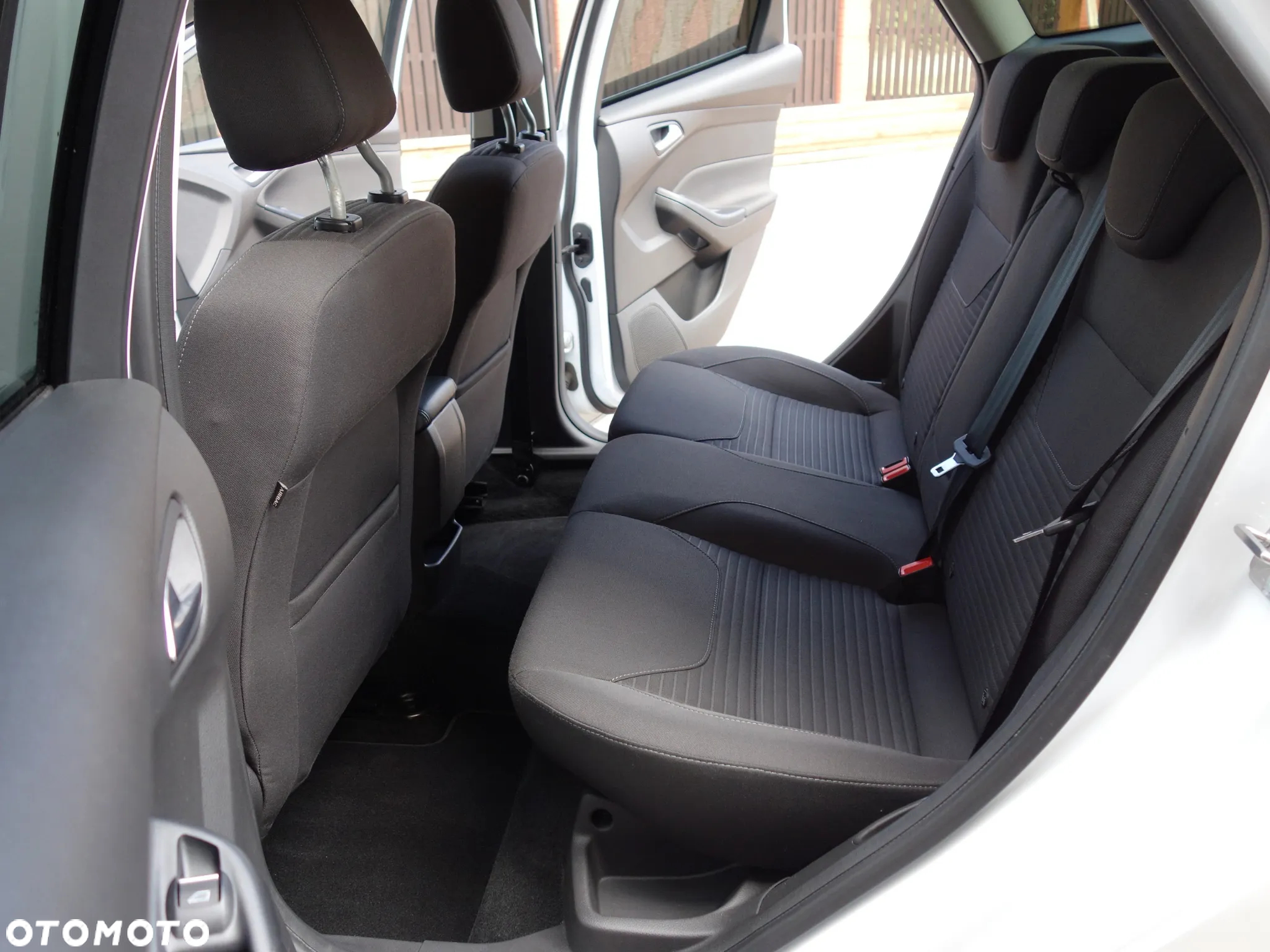 Ford Focus Turnier 1.5 EcoBlue Start-Stopp-System TITANIUM - 27