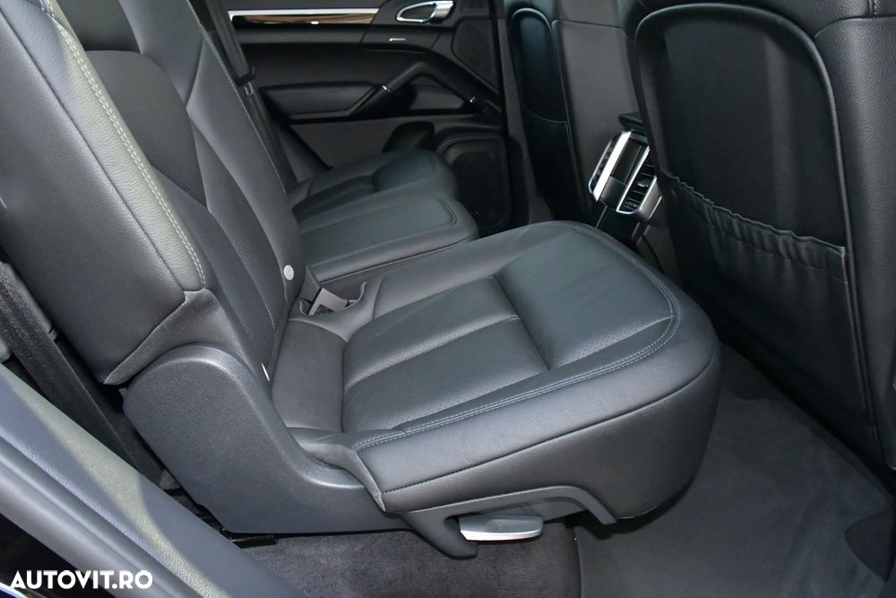 Porsche Cayenne - 26
