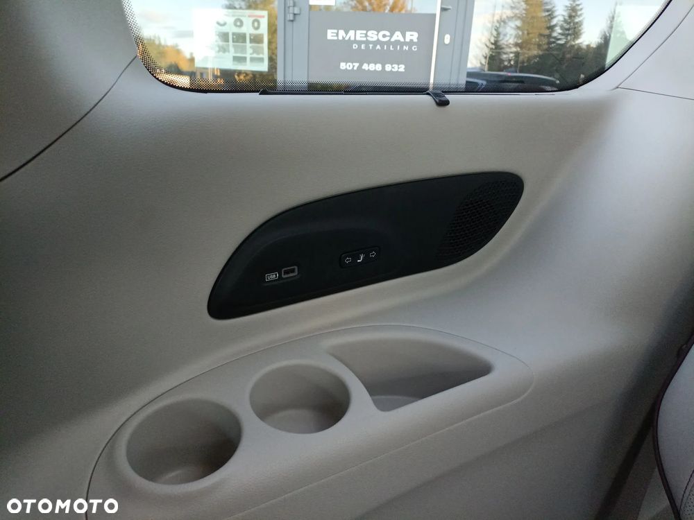 Chrysler Pacifica - 28