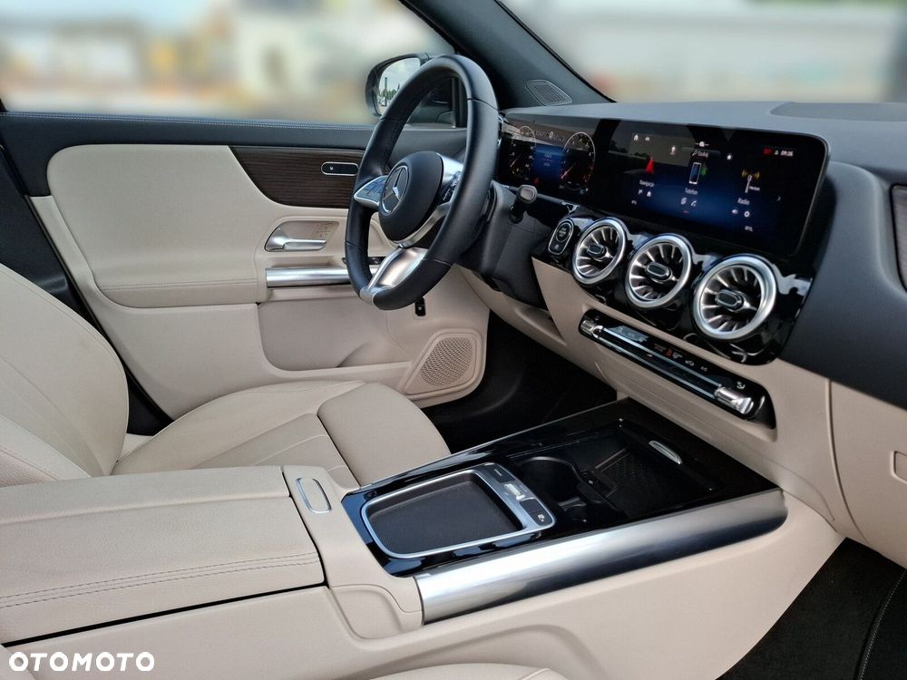 Mercedes-Benz GLA 200 mHEV Progressive 7G-DCT - 12