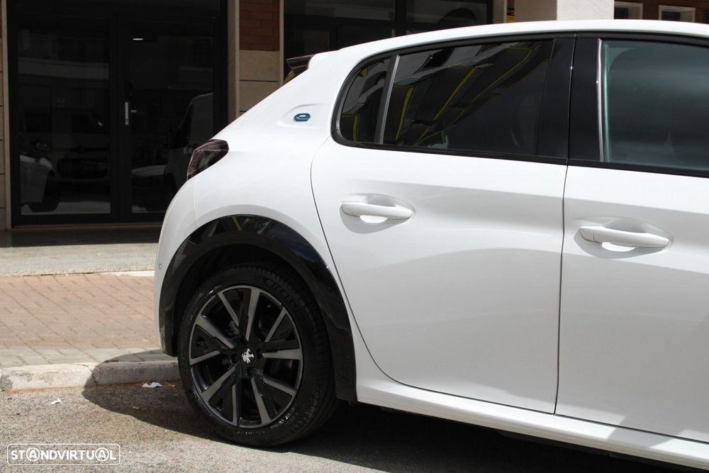 Peugeot e-208 GT+ - 9