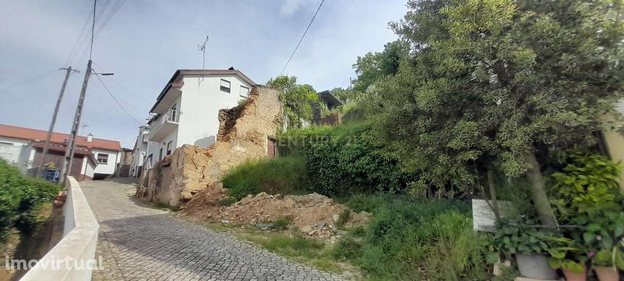 RUINA | NO CENTRO DA VILA | PAMPILHOSA DA SERRA | SERRA DO AÇOR - Grande imagem: 2/10