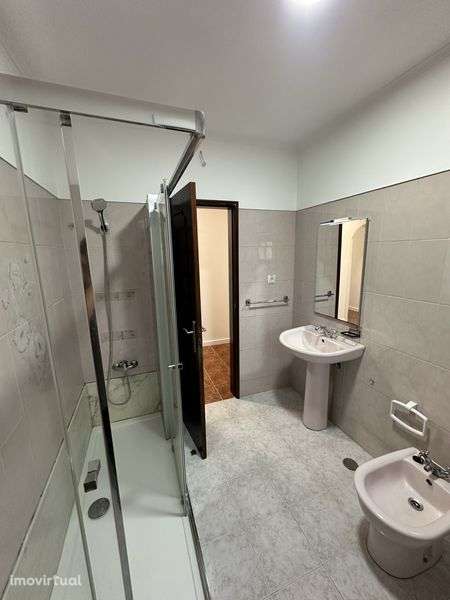 Arrendo t2 a 1 km da Venda do Pinheiro - Grande imagem: 3/8