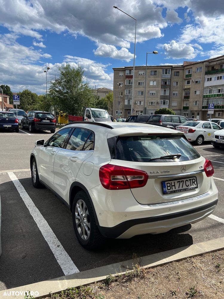 Mercedes-Benz GLA 200 d - 9