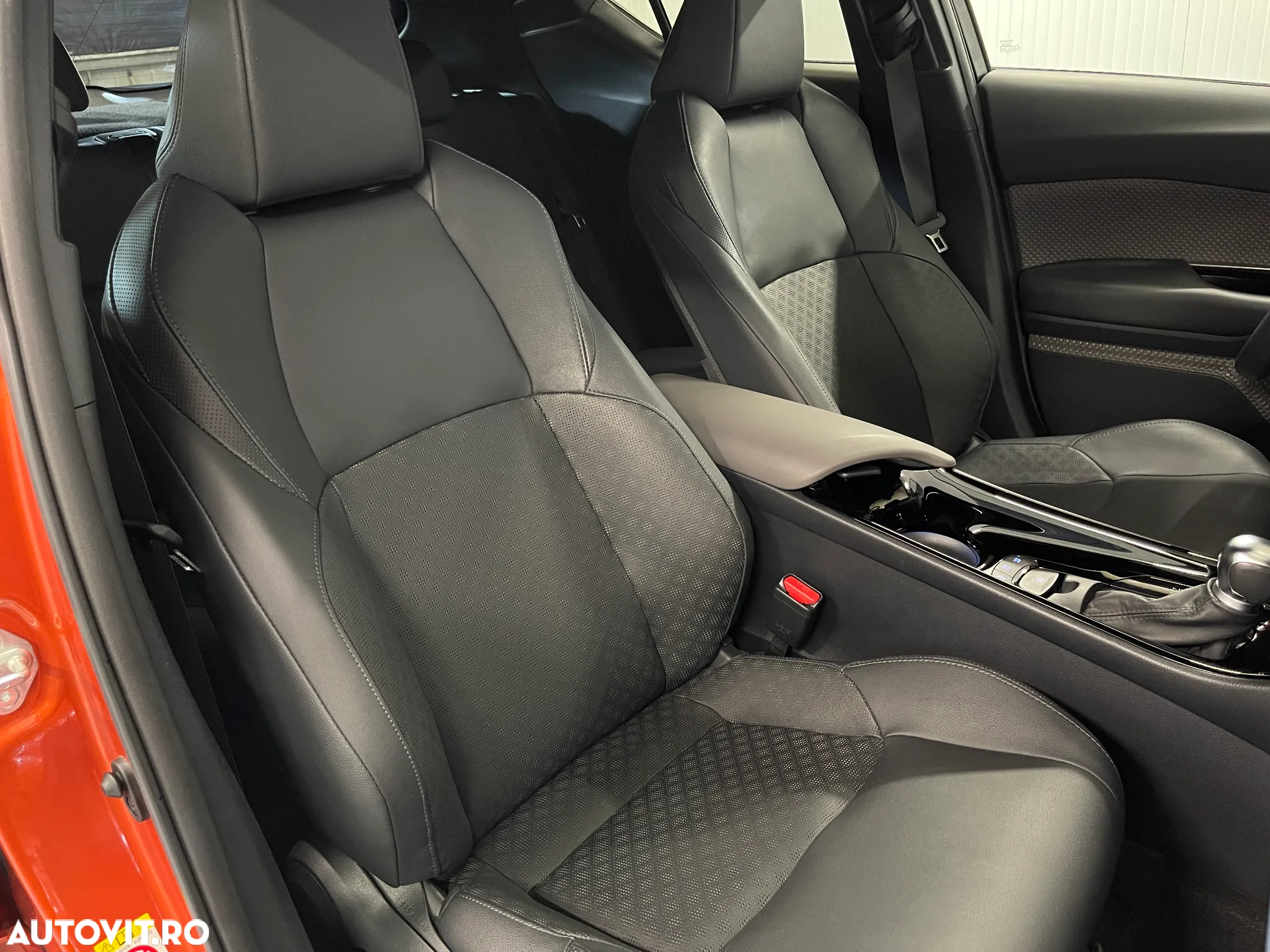 Toyota C-HR 2.0 HSD 184 CP 4x2 CVT Classy Bi-Tone - 9