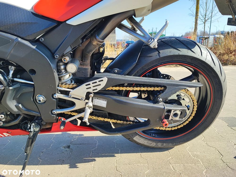 Yamaha R1 - 9