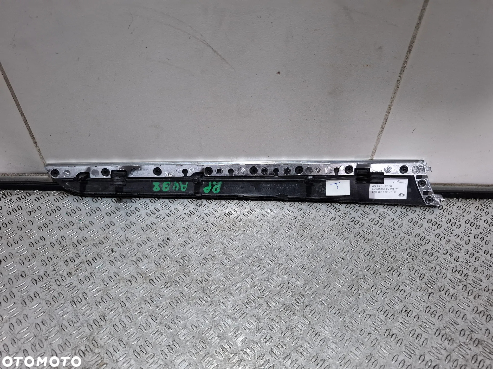 Listwa dekor boczka drzwi prawy przód Audi A4 B8 lift 2013 rok nr 8K0867410J - 3