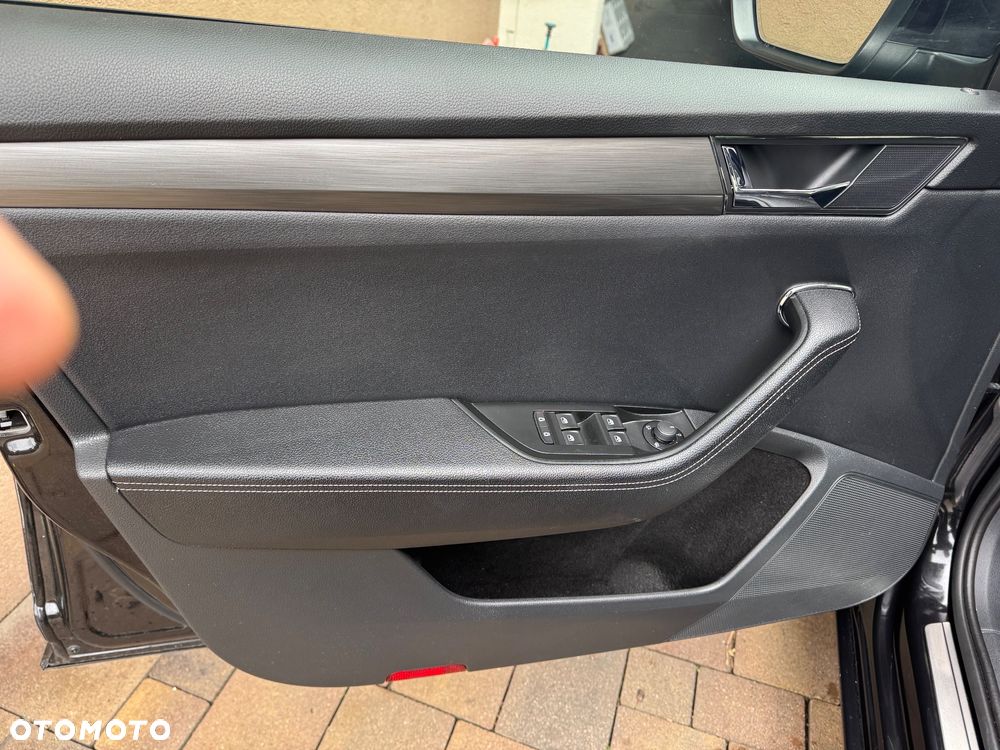 Skoda Superb 2.0 TDI SCR 4x4 Style DSG - 9