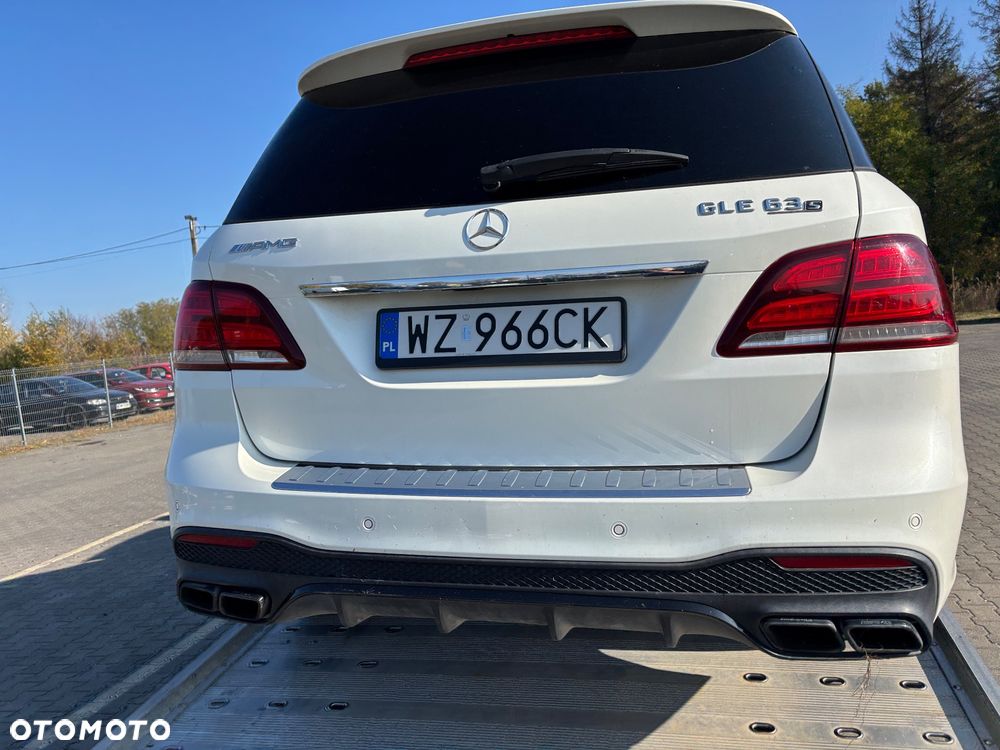 Mercedes-Benz GLE - 32