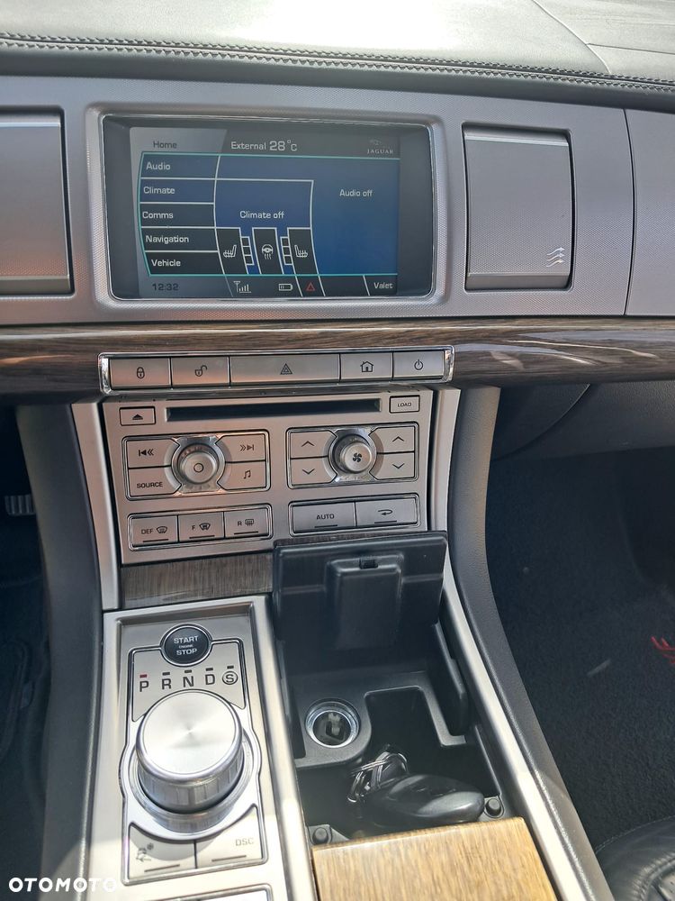 Jaguar XF - 19