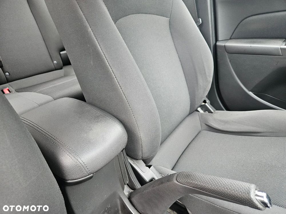 Chevrolet Cruze 1.6 LT+ - 24