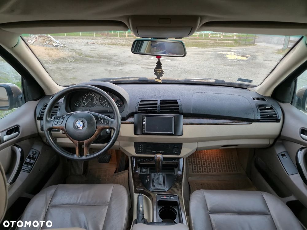 BMW X5 4.4i - 7