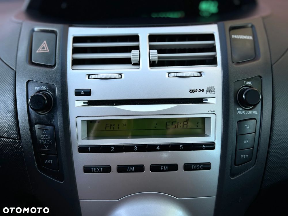 Toyota Yaris - 24