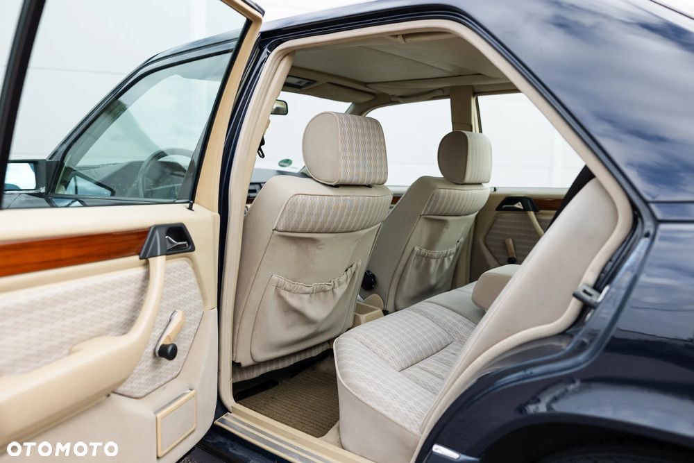 Mercedes-Benz W124 (1984-1993) - 30