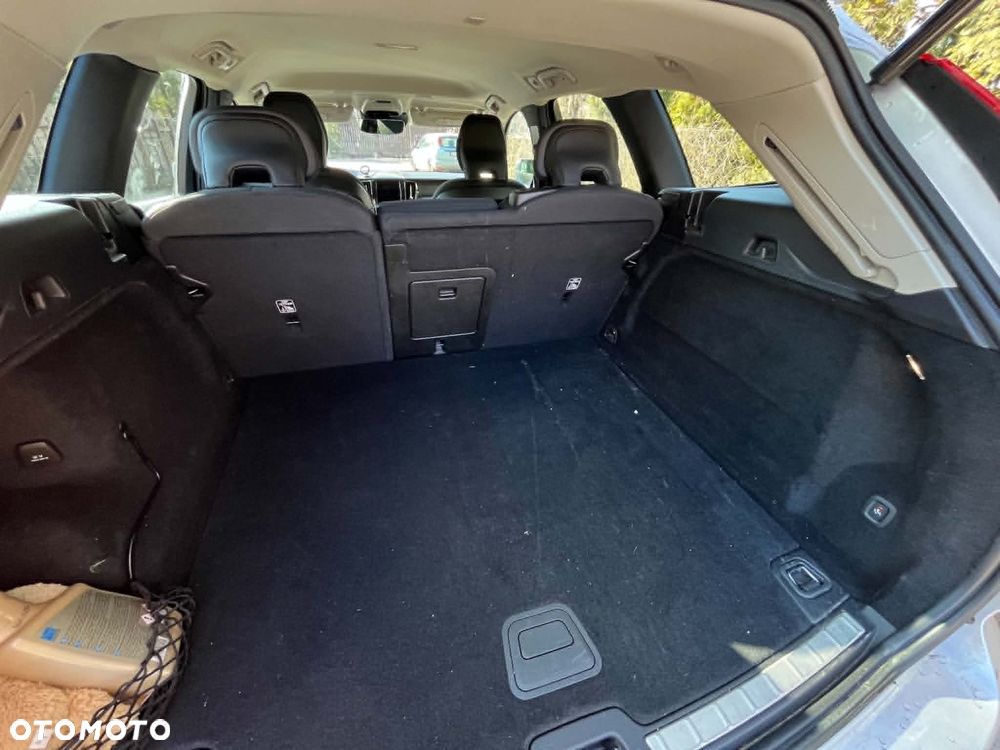 Volvo XC 60 B5 B AWD Momentum Pro - 4