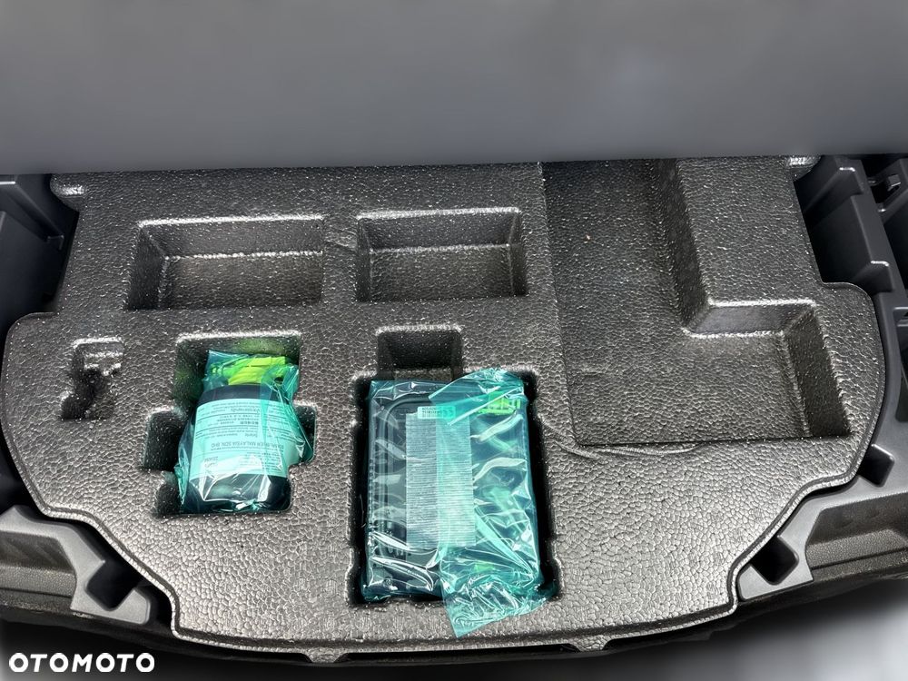 Toyota Corolla Cross 2.0 Hybrid Premiere Edition AWD - 27