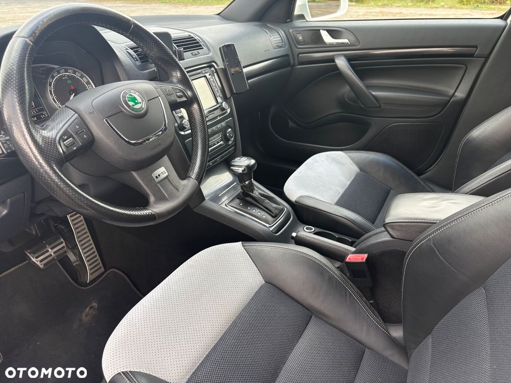 Skoda Octavia Combi 2.0 TDI CR DPF DSG RS - 10